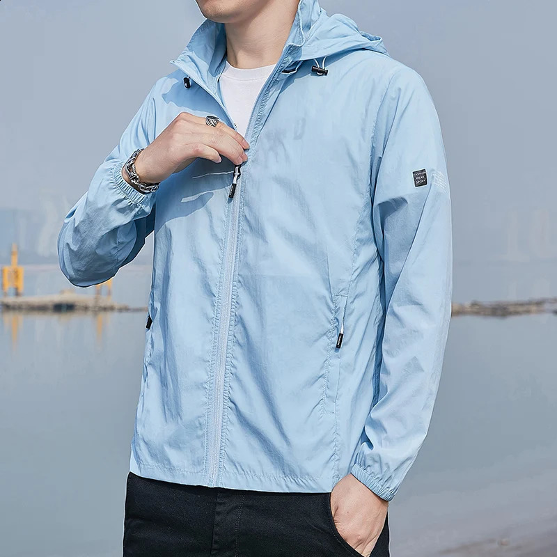Outdoor Ultrathin Jacket Mens Summer Waterproof Ice Silk Quickdrying Skin Windbreaker Casual Camping Sunscreen Hooded Coat 240828
