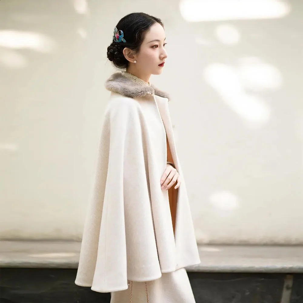Chic Winter Cape Coats Chinese Style Daily Warp Poncho Women National Style Fur Collar Warm Shawel And Cloak Womens Capes 240828