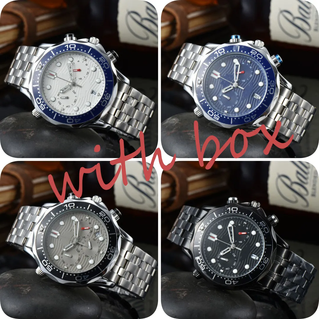 Montre Men Watch Quartz Designer de haute qualité montres de 42 mm sangle en caoutchouc en caoutchouc Sapphire Chronographe Mouvement de bracelet