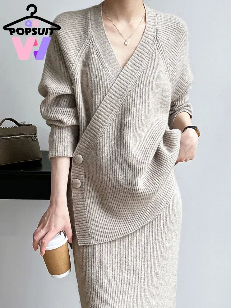 Automne Winter Femmes Corée Robe tricotée Deux pièces Robe V-Neck Cardigan Top Robe SetS Casual Lazy Women Clothes 240829