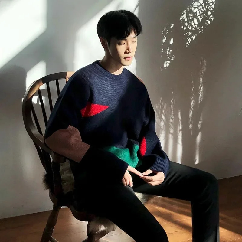 Trendy Korean Style Loose Fit Knit Sweater Fashionable Winter Thickened Color Block Round Neck Pullover Casual Scene For Men 240829