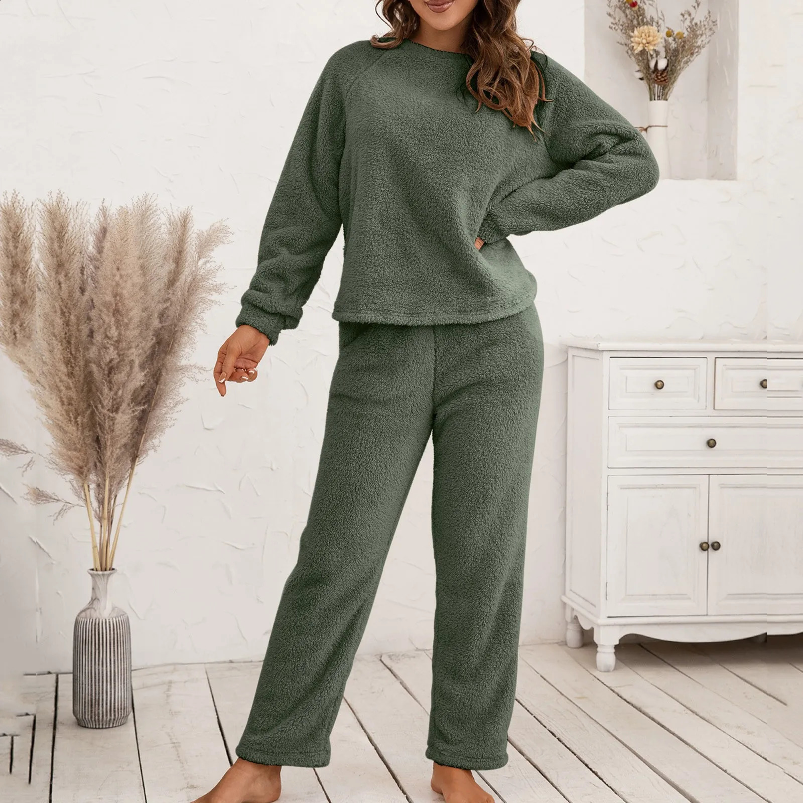 Womens Casual Plush Pajamas Sets Autumn Winter Fashion Solid Color Long Sleeve Tops and Trousers Female Home Clothes 240829