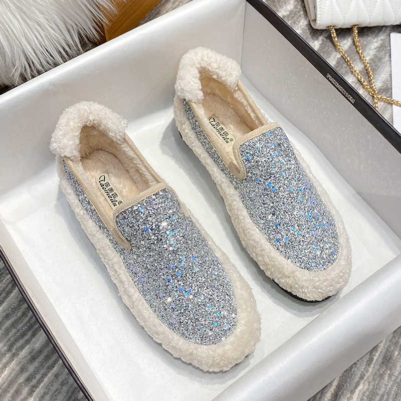2025 Chaussures aux paillettes or / sier hiver dames furres plates plates de lambage chaud les mocassins femmes épaississent les baskets semetées