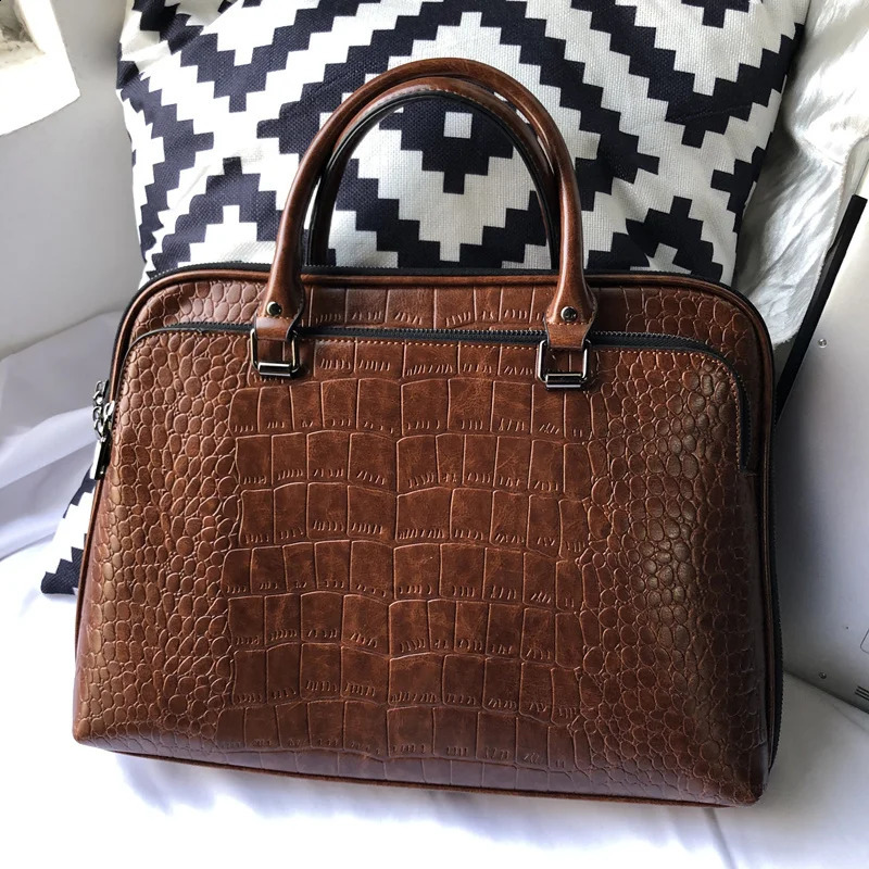 2024 Womens Bag Leather Briefcase For 14inch Laptop Professional Business Shoulder Fashion Solid Handbags 240830Z