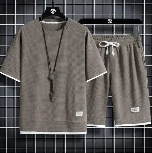 Costume décontracté pour hommes porteurs sportifs en soie d'été Silk à manches courtes à manches courtes élégantes à la mode un ensemble 240830