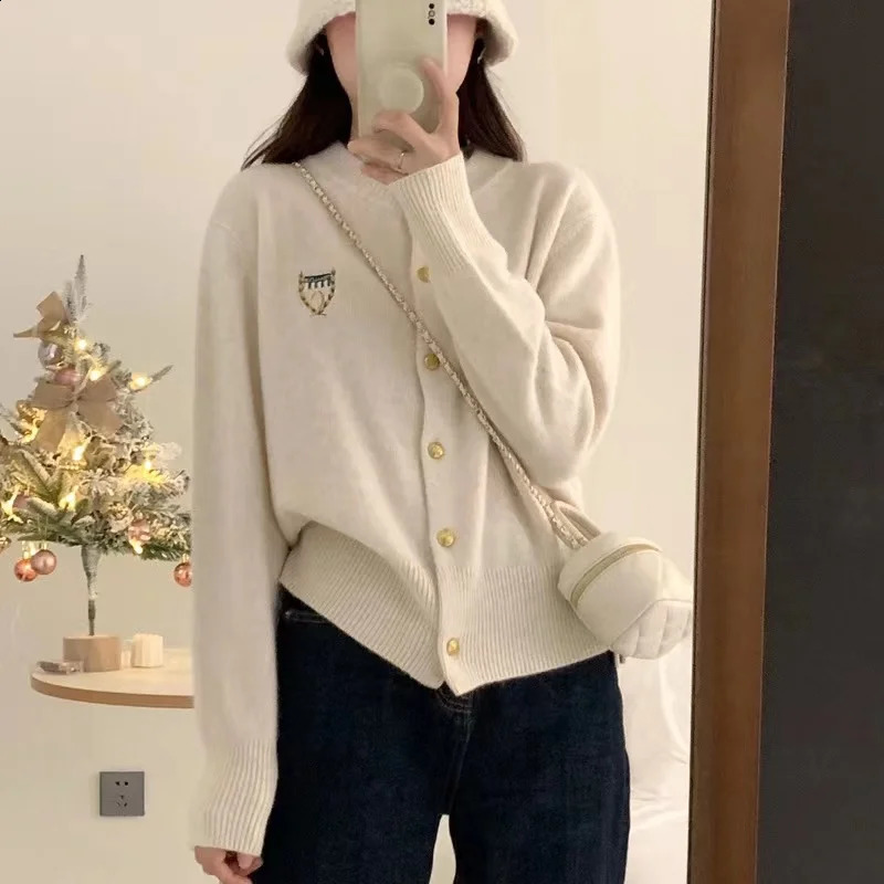 Fashion d'automne et d'hiver pour femmes pull en cachemire brodé à manches longues à manches longues Cachemire décontracté cartone top top carte