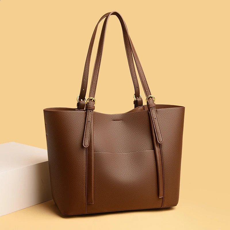 2024 Womens Geniune Leather Top Sales Day Soft with Large Pocket Multi functional Casual Handbag 240830