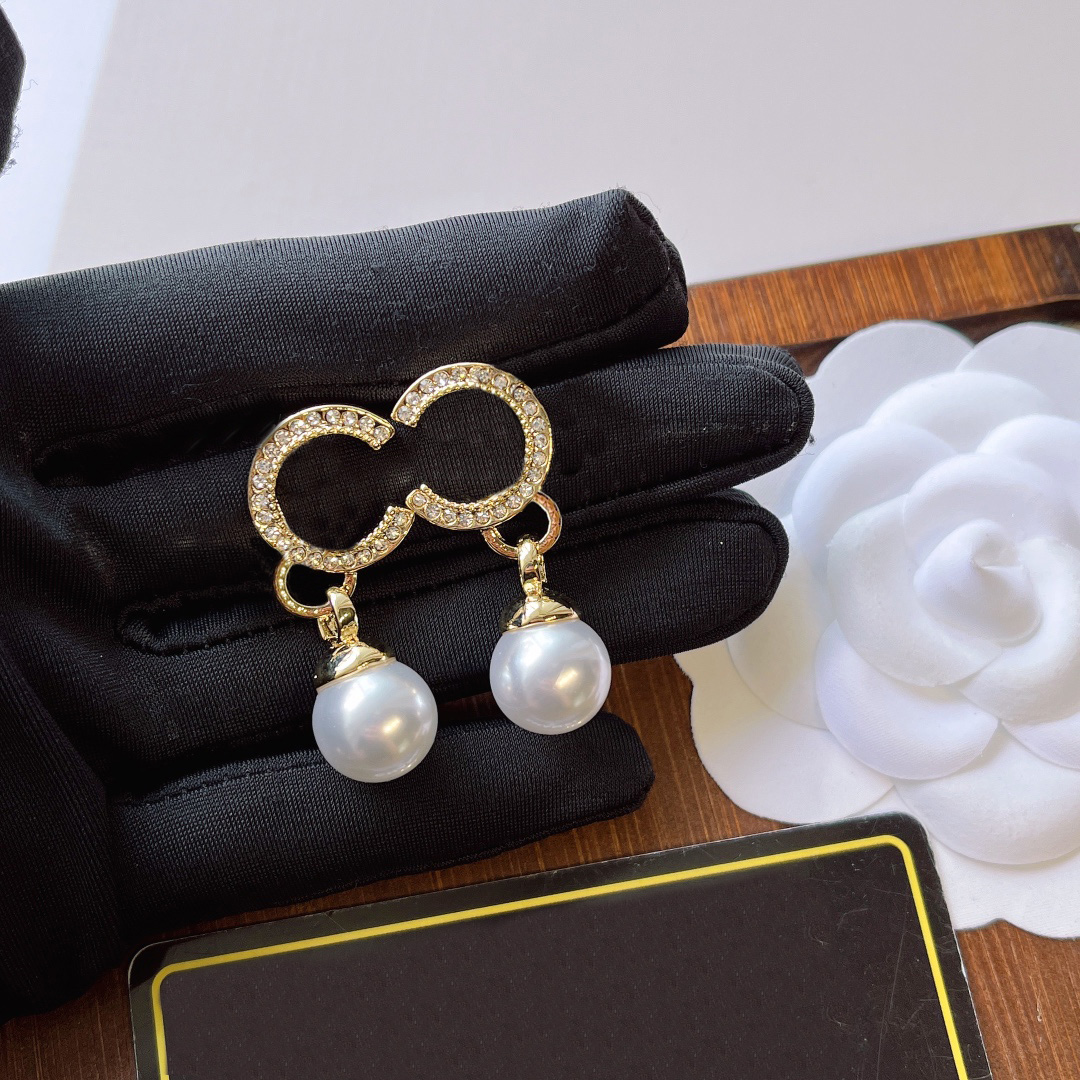 Women Stamp Diamond Earrings Charm Luxury Round Pearl Earring Luxury Jewelry Designer Brand Accessories Art Youth Fashion Matching Selected Girls-image-844309799