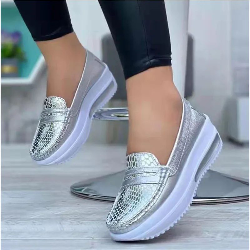 Plus Size 43 Casual Flat Shoes of 2025 Fashion Round Toe Low Top Wedge Platform Sneakers Comfort Non Slip Women 3825