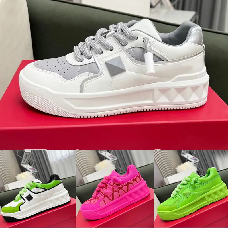 Luxury designer One Stud Casual Sports Men&#039;s and women&#039;s fashion leather platform elevation lace-up sneakers B22 rivet small white shoe-image-979014655