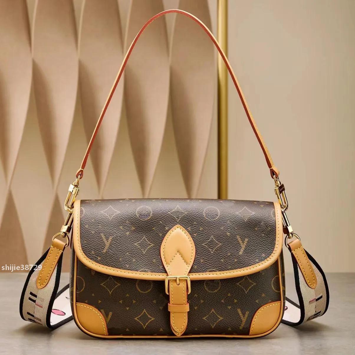 4A designer bags Shoulder Bag Totes real leather luxury old flower Diane Baguette handbag large-capacity canvas strap embossed Letters color-image-949129591