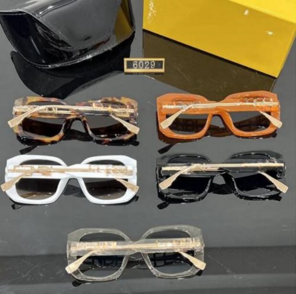 Fashion Designer Glasses Sunglasses Goggle Beach Sun Glasses with box accessories-image-949054579
