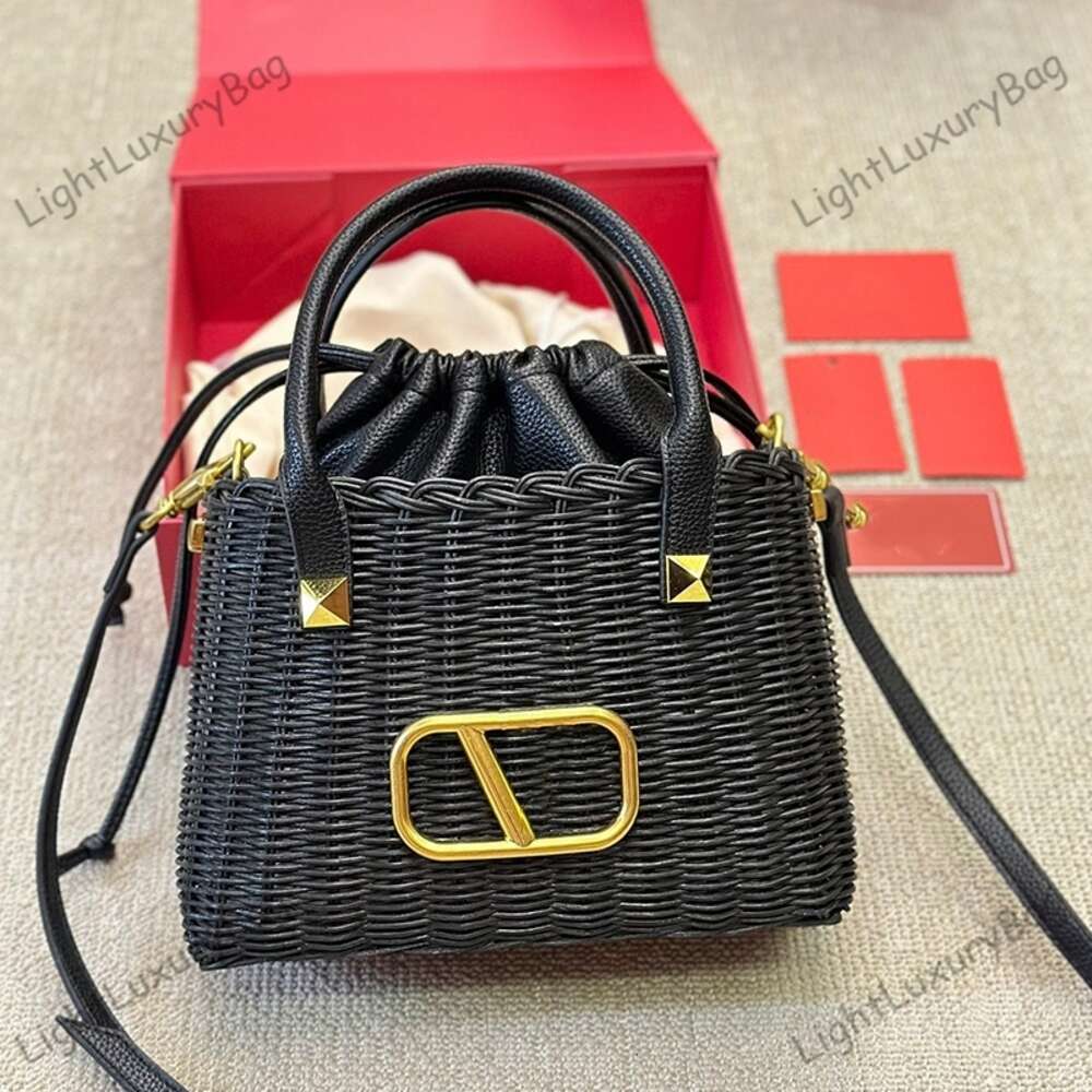 Fashion Beach Bags Designer Wicker Straw Basket Shoulder Bag Travel Wear Crossbody Bag Simple Atmospheric Tote Large Capacity Shopping Bag-image-977074570