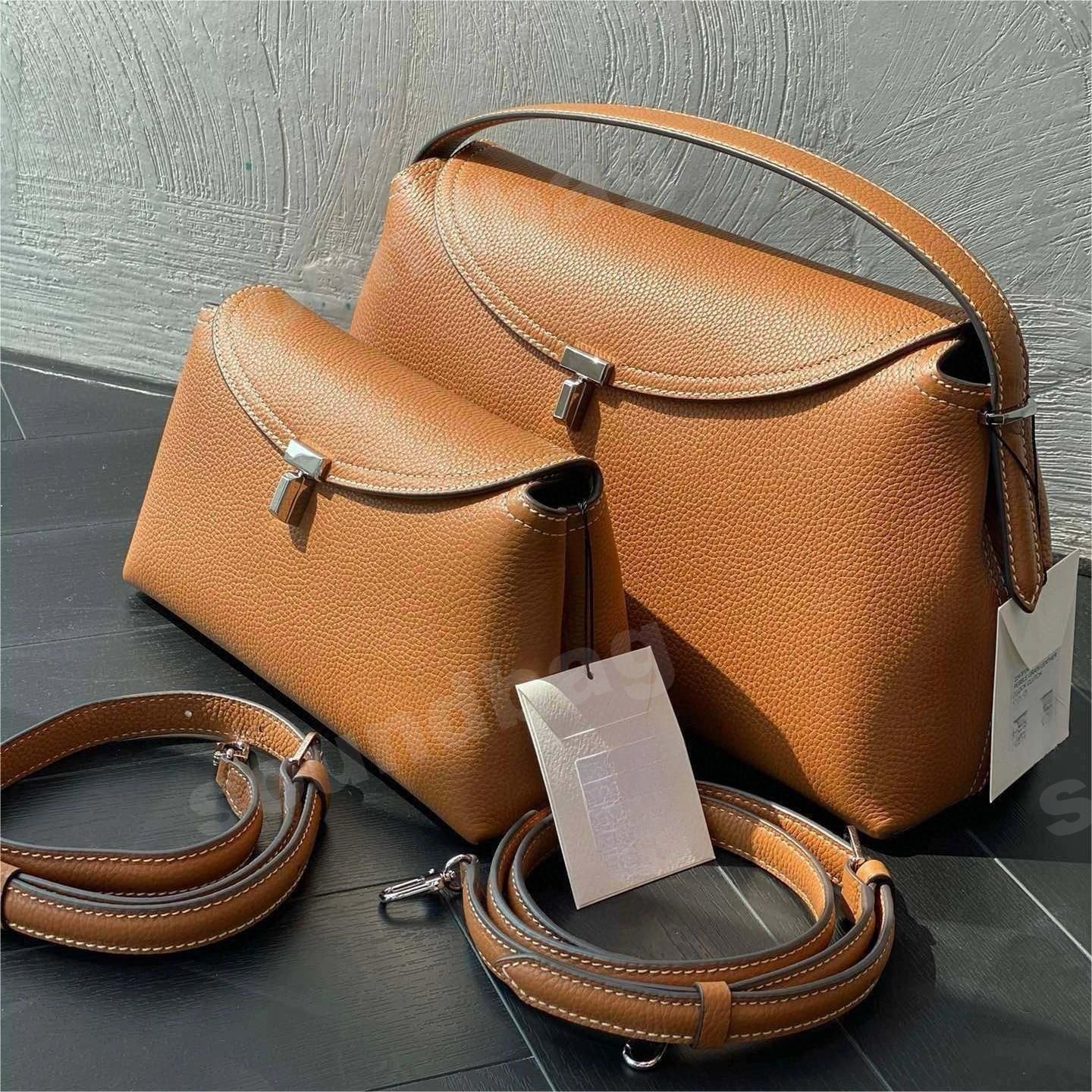 High quality crossbody handbag spring/summer 2024, new trendy and versatile, fashionable luxurious, niche soft leather shoulder commuting women d