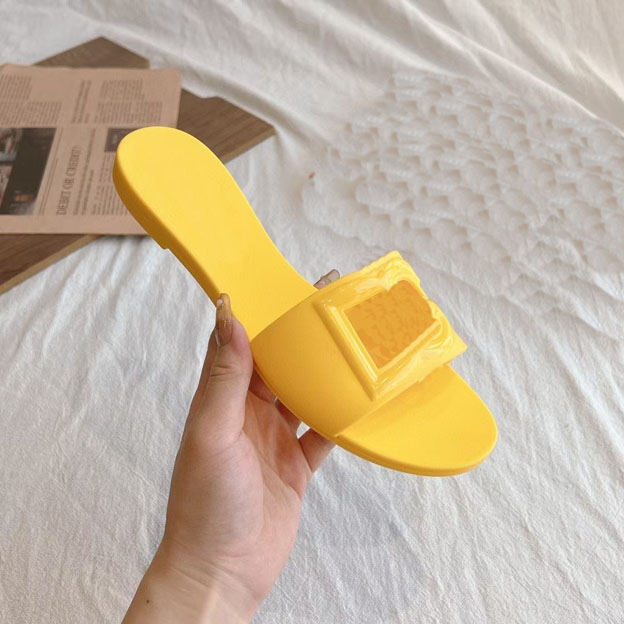 Women's flat bottomed beach slippers have comfortable and fashionable colors, and thick soled sandals are popular. Women's slippers size 3
