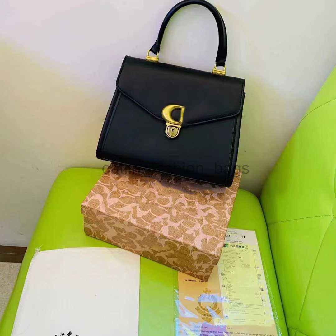 Marques créatrices de mode de luxe Nouvelles lettres creux Raffiah Paille Tote Fashion Paper Woven Woven Sacs Sacs d'été Bag de luxe Sac à main S