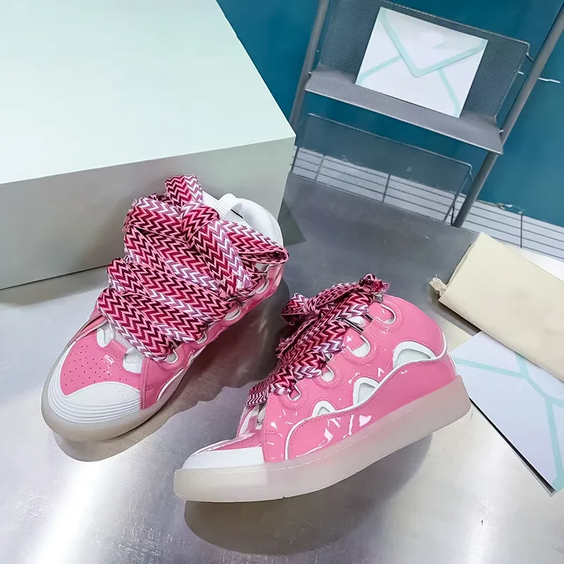 2024 new fashion Thickened Bread Designer New Mens Womens Casual Couple Fashion All-match Skateboard Shoes Flat Retro Sneakers Sizes 35-46