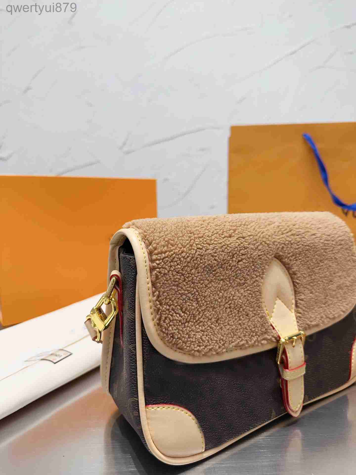 2023 Nouveaux sacs à bandoulière Sacs de créateurs de luxe Sac à main flou Sac à fourrure qwertyui879 Fourre-tout moelleux sous les bras Sac à ma