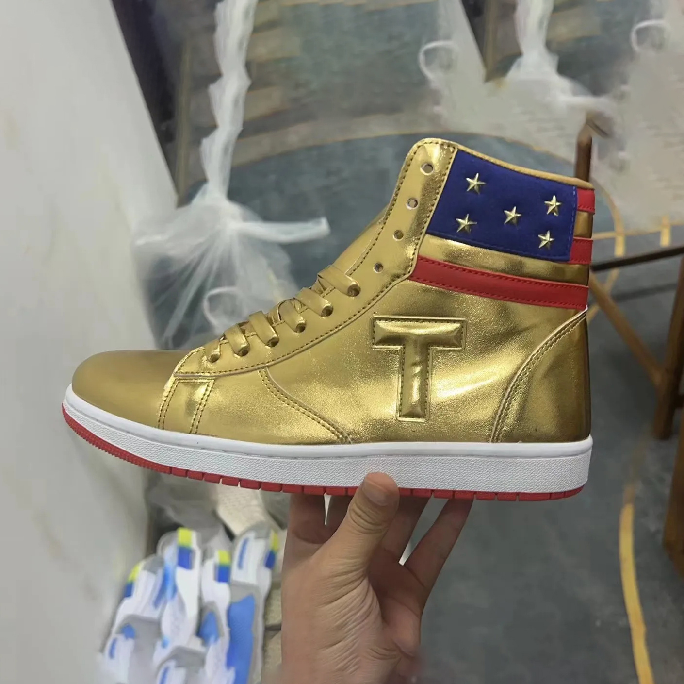 T Trump Sneakers Designer Casual Shoes the Never Surrender High-tops Donald Trump Gold Patent Leather Custom Men Sneakers Comfort Sport Trendy La