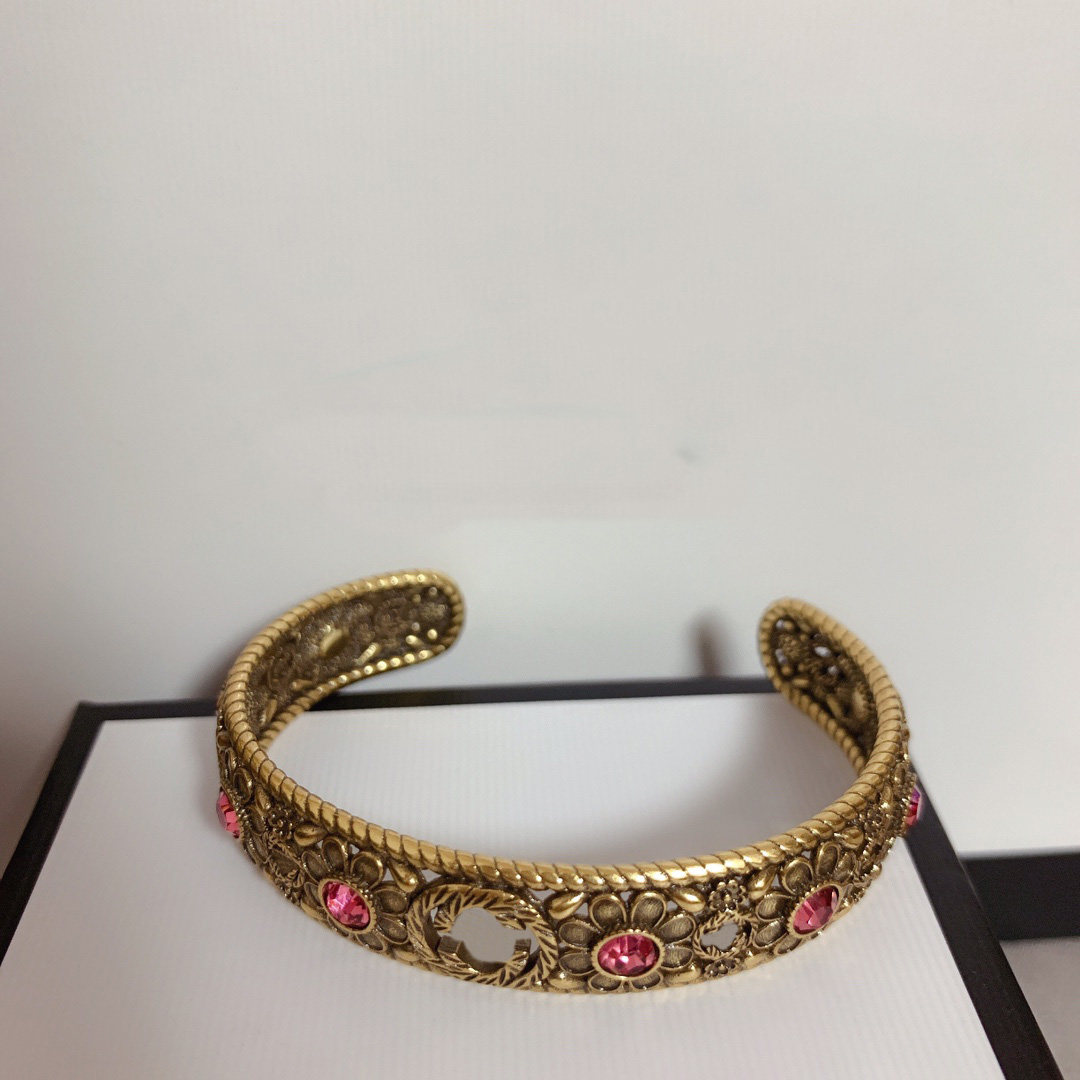 Autumn and winter the latest fashion everything vintage brass G letter flower rhine-diamond open bracelet jewelry gift-image-952710532