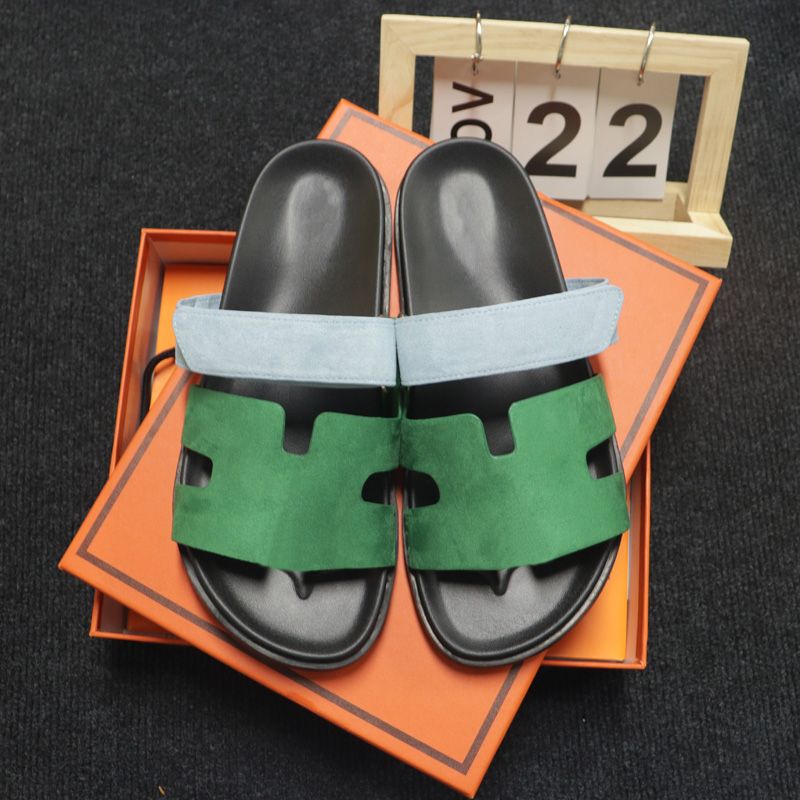 2024 Designer en cuir chypres sandales d'été et d'hiver plage plate à fond plates pelues avec sandales de boîte célèbres femmes de créateurs diap