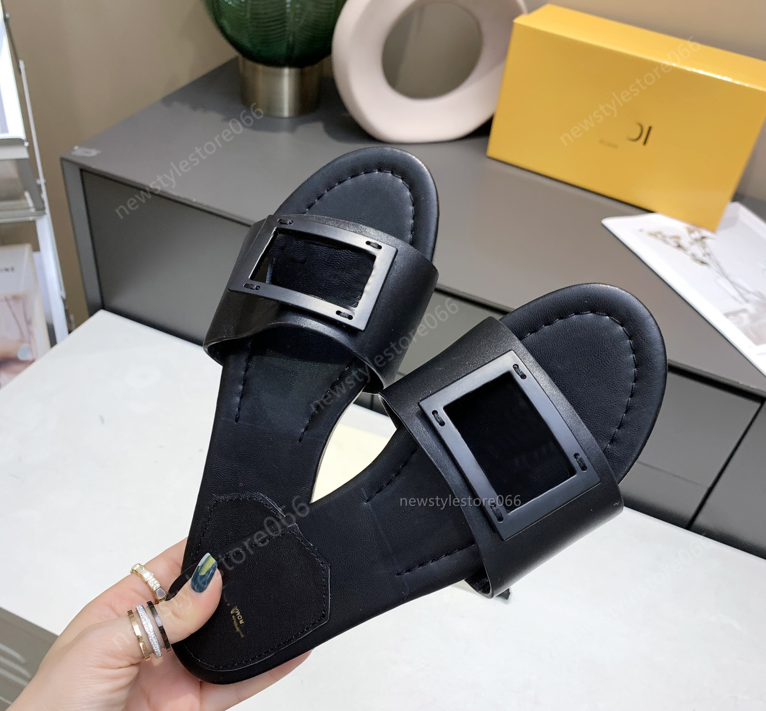 Marque de créateurs F Pantoufles Sandales de luxe Chaussures pour hommes et femmes Oreillers Baguette SLIS Confortable Cuivre Noir Rose Été Mode