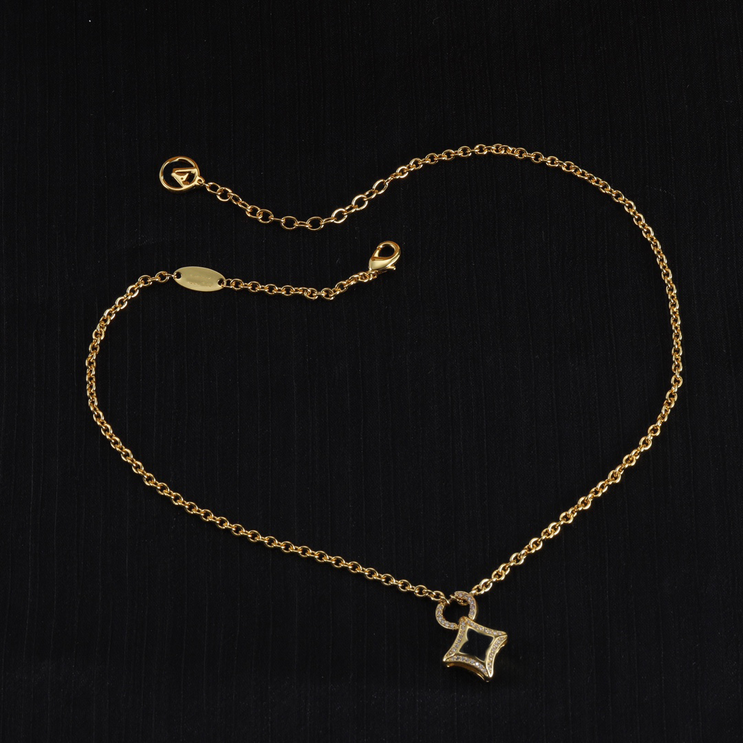 Classic L necklace stainless steel vintage gold plated style European and American style jewelry-image-954081439