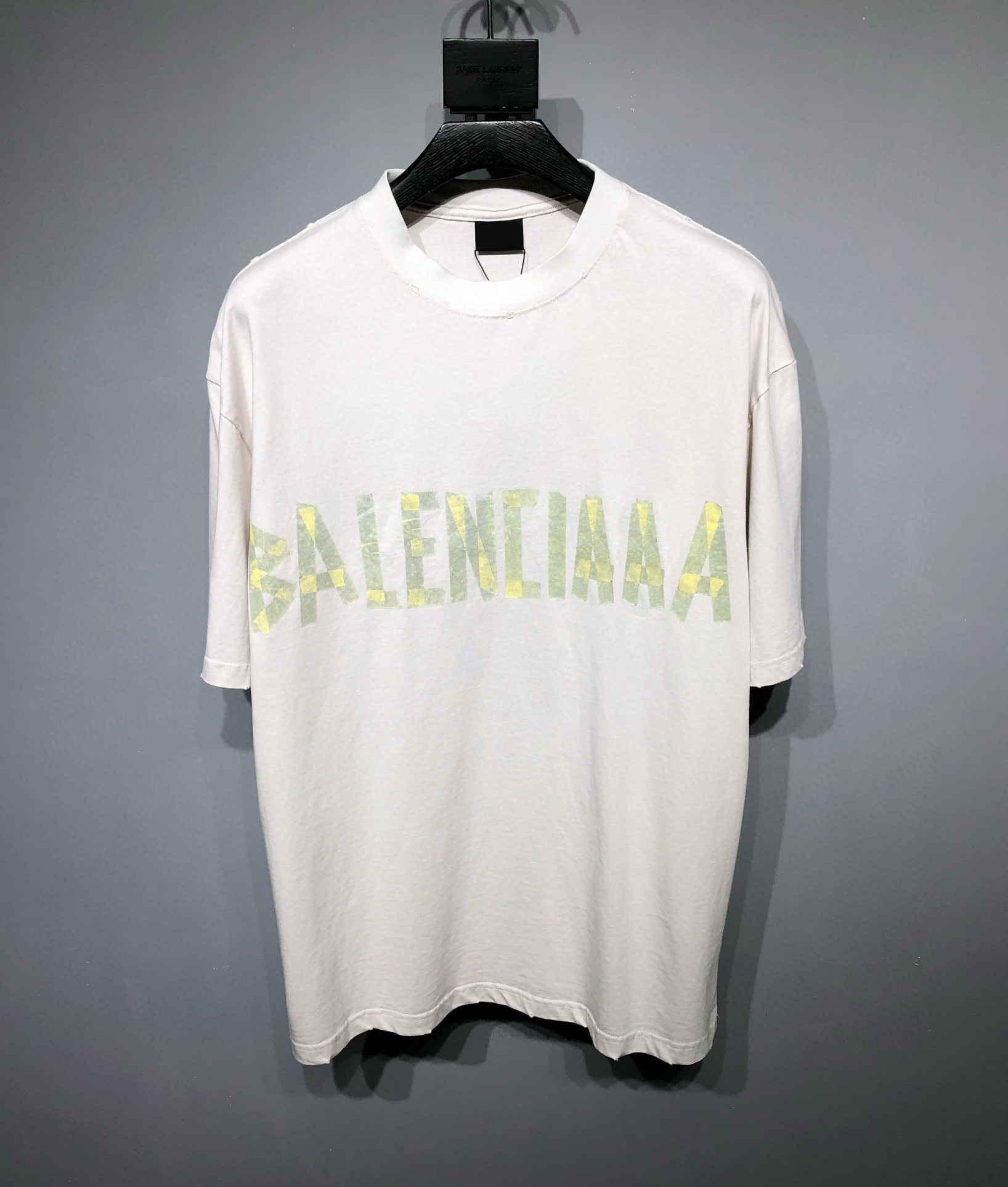 T-shirts Plus pour hommes Polos Col rond brodé et imprimé style polaire vêtements d'été avec street pur coton M ensemble short t-shirt ensemble 2