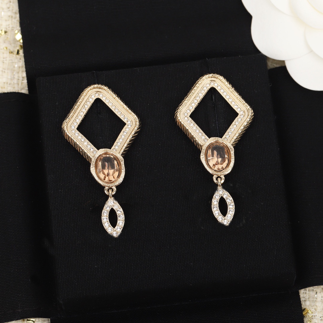 Fashion Designer Women&#039;s Elegant Earrings Ear Studs Woman Letters Wedding Special Designer Jewelry with Gift box 26269-image-954849236