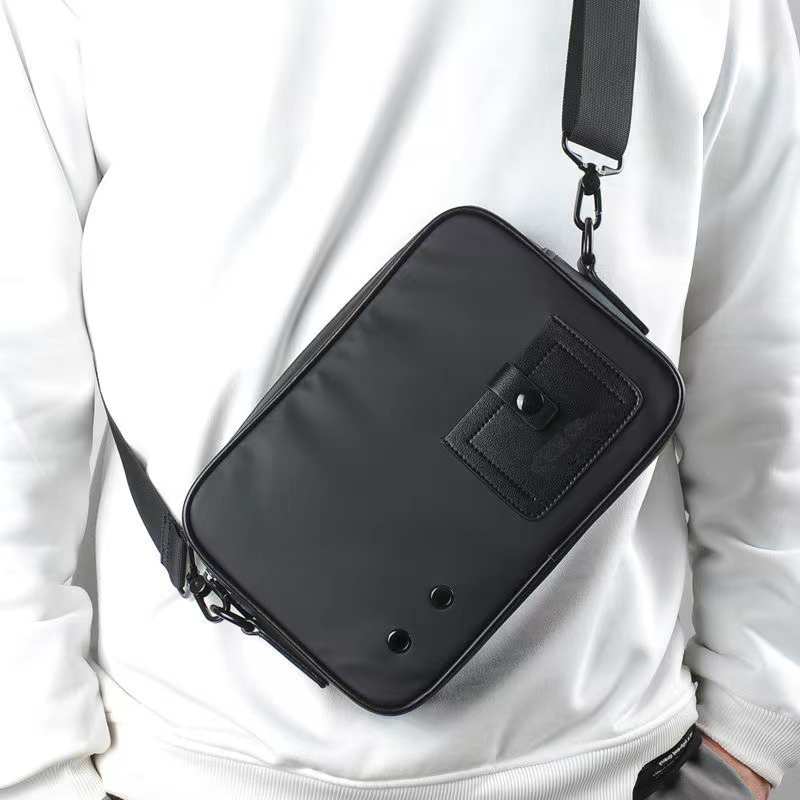 L Leather Messenger Bag Men's Simple Luxury Designer Comfort Backpack for everyday schoolbags Classic Fashion Shoulder Bag Postman Bag-image-482464942