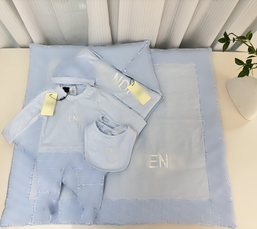 Luxury Newborn letter printed bags Suits Babies bear cotton romper jumpsuit sleeping Bedding Blankets Hat Bib Diaper 5pcs Infant designer clothing S