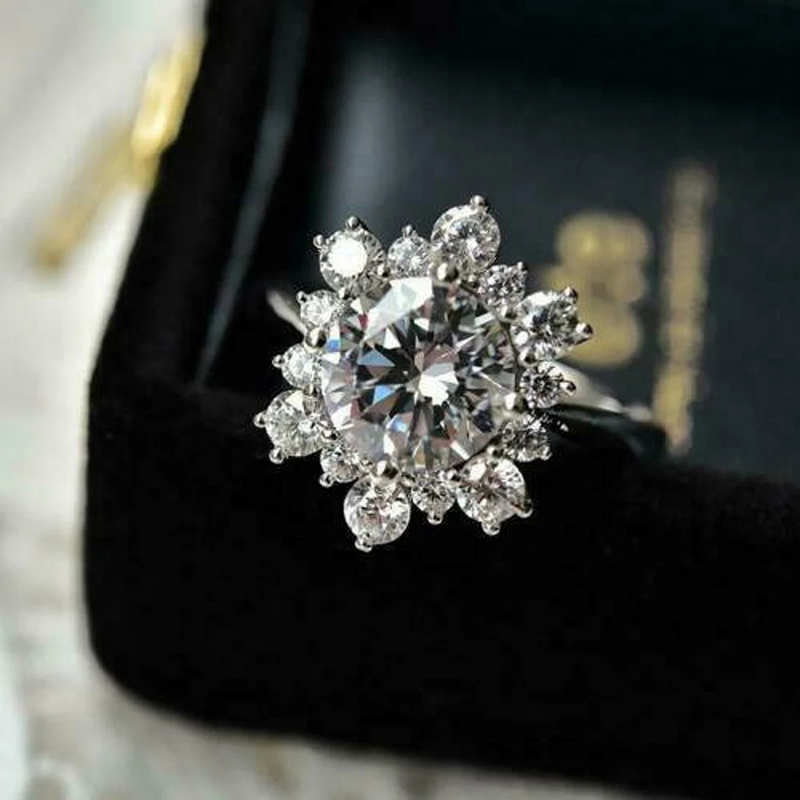 Huitan Snowflake Shaped Cubic Zirconia Rings for Women Newly Designed Bling Bling Wedding Band Accessories Party Fashion Jewelry