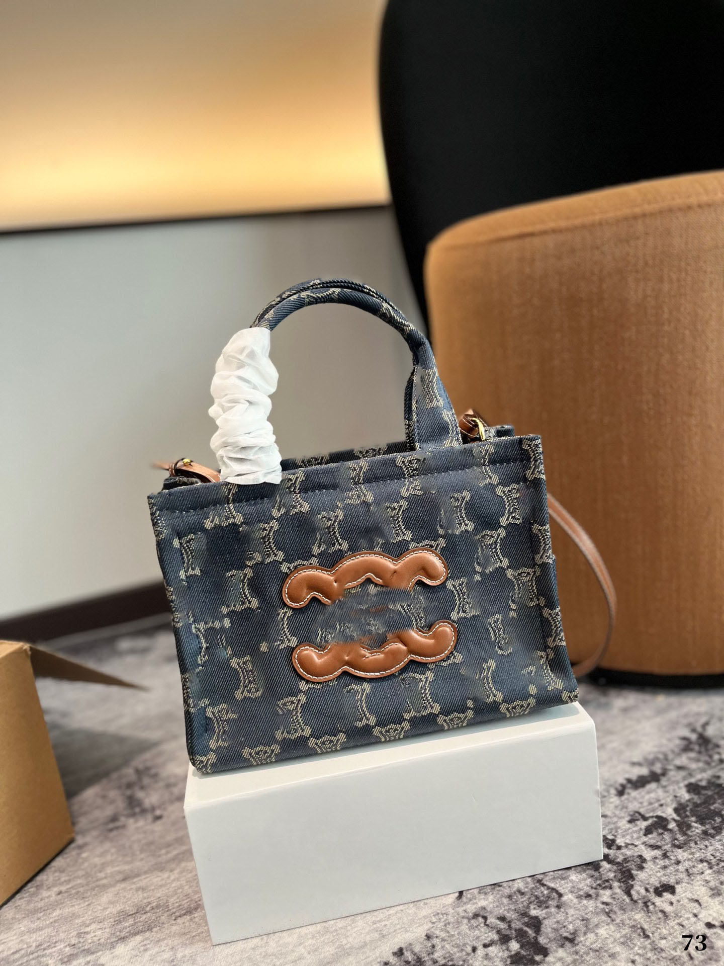 Luxury Designer Tote Bag in Vintage Blue - Stylish and Elegant Design-image-972583104