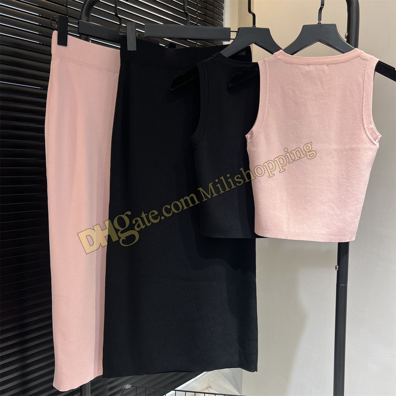 24SS Ice Silk Vest Skirts Set Tanks Top Knitted Two Piece Dresses Interlocking Letter Jacquard Beach Skirts Women Designer Clothing-image-973772638