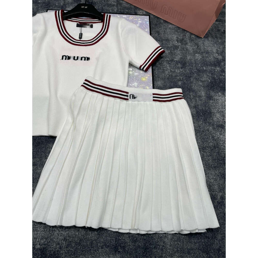 mini dress With Knitted Tops Women T-shirt Skirts Set Digner Letters Contrast Color Te Pleated Skirt Outfit Elegant Casual Daily Two-piece set Woman