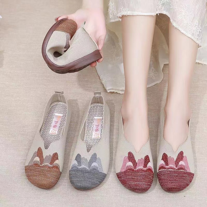 Autumn and Winter Tourism Shoes Oil Surface Anti slip Walking Shoes Magnetic Vibration Anti slip Sports Shoes-image-975104232