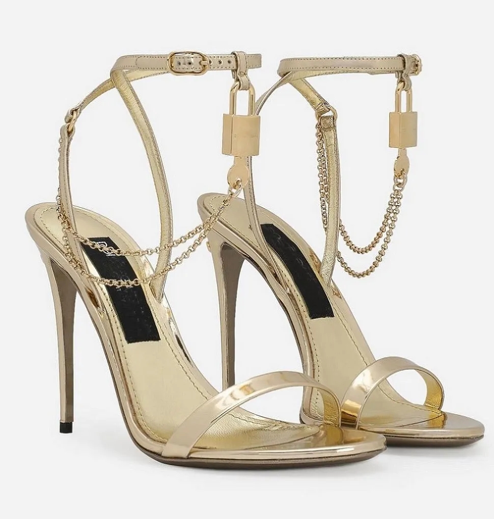 Chaussures de sandales de veau élégant Brand Chaîne charme-ornée Gol Black Patent Leather High Talons Robe Mariage Gladiateur Sandalias EU35-43