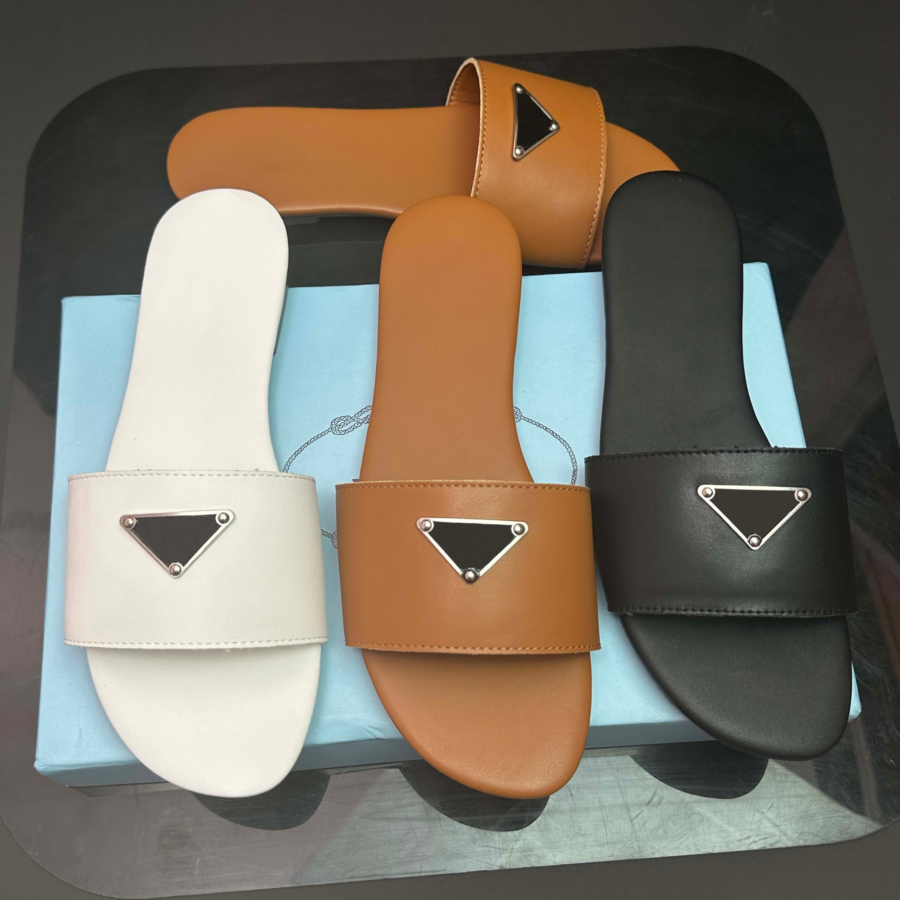Femmes designers pantoufles sandales deigner chaussures tongs l'été d'été