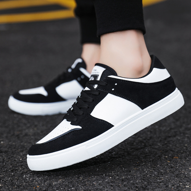 Nouvelle version coréenne des hommes de l'été de la couleur noir et blanc à bas niveau de chaussures de planche décontractée