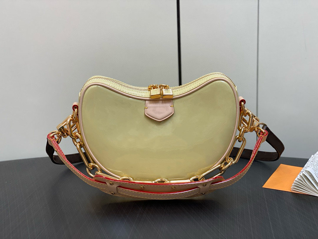Sac de créateur 10a Croissant Sac à bandoulière en relief Vernis Cowhide Brightness Femmes Cross Cross Purse Classic Fashion Flower Ladies Hands