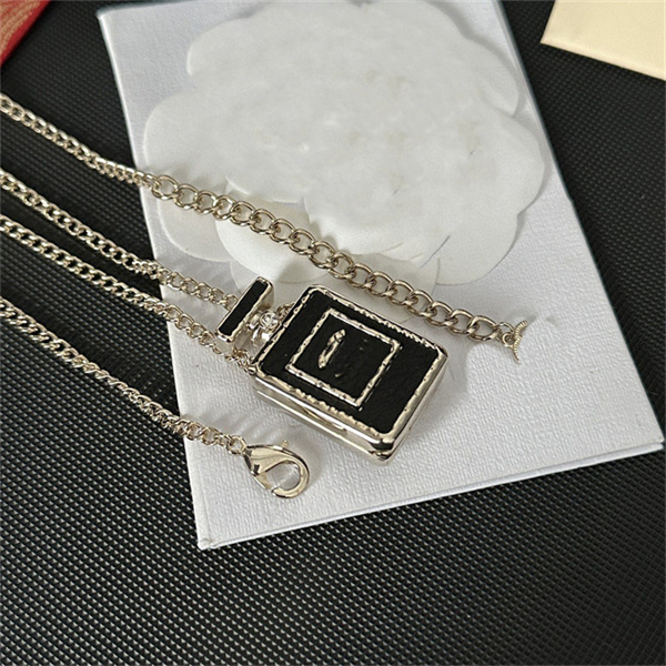 Letter C Woman Pendant Necklaces Cclies gold chokers Necklace Luxury Designer Jewelry Women C logo Retro Sweater chain 6950-image-975901925