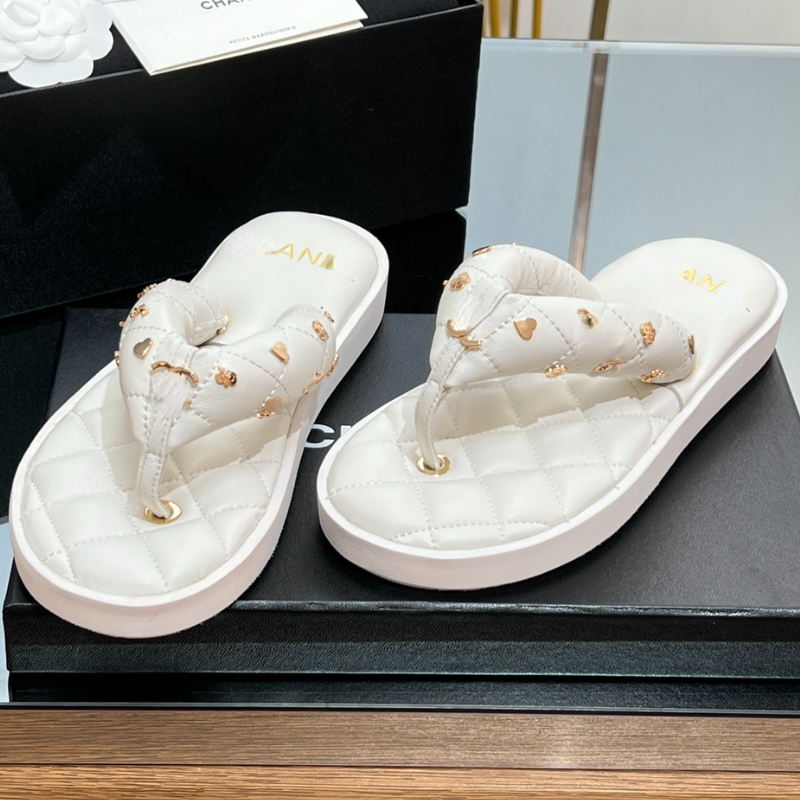 Brand Bread Slippers Classic Logo Decorate Sandals Women Flip Flops Beach Shoes-image-989272563