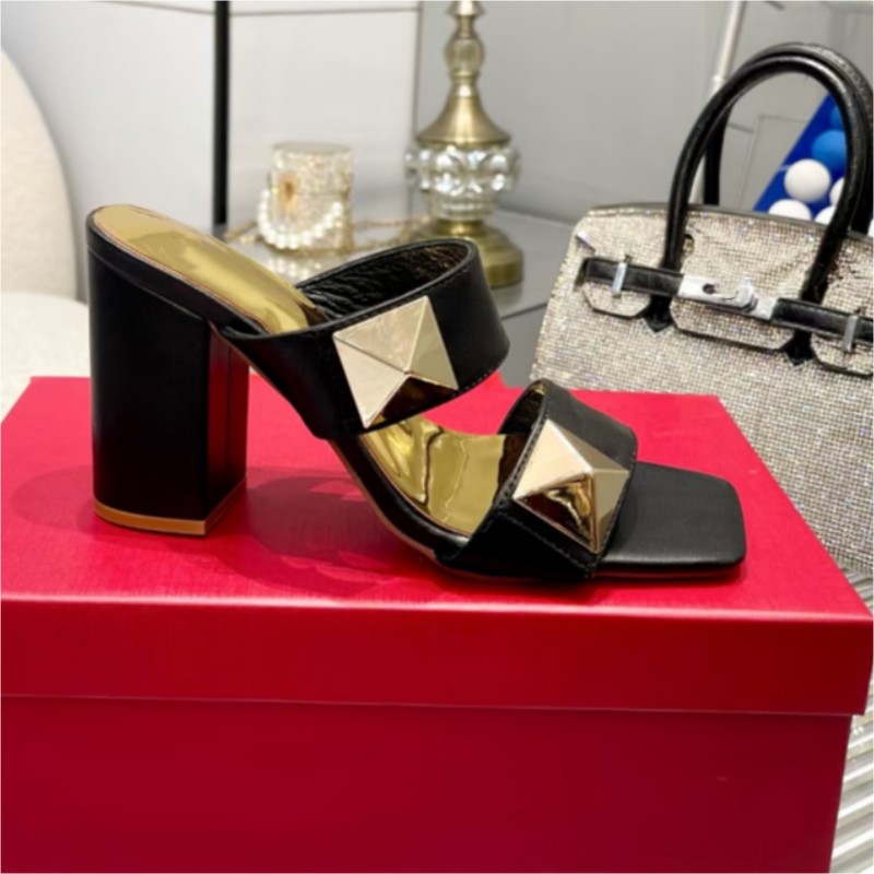 New brand design women's slippers in summer transparent square flat with elegant ladies sandals outdoor beach skateboarding women's sho