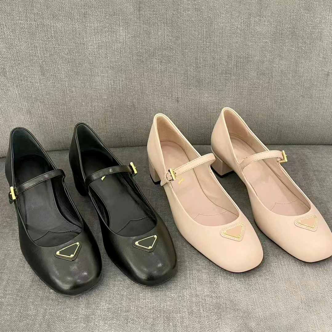 2024 Chaussures décontractées de nouveau style 10a Robe d'été de haute qualité Masse femme femme de luxe Designer en plein air Walk Black Sandal