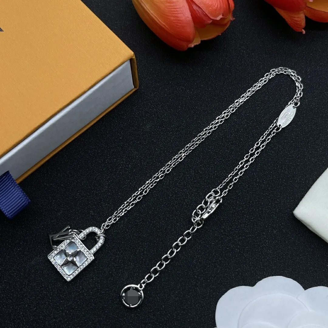 Womens Lock Necklace Designer Luxury Pendant Diamonds Necklaces Fashion For Women Mens Gold Silver Necklace Unisex Couple Jewelry VN-007-image-976851481