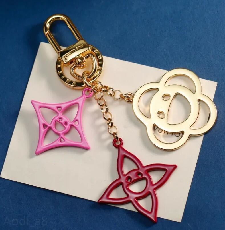 Designer Keychains Women bag Charms stylish Metal flower Key Chain High Quality L V Keychains for Men Car key ring Accessories 20 options to choose