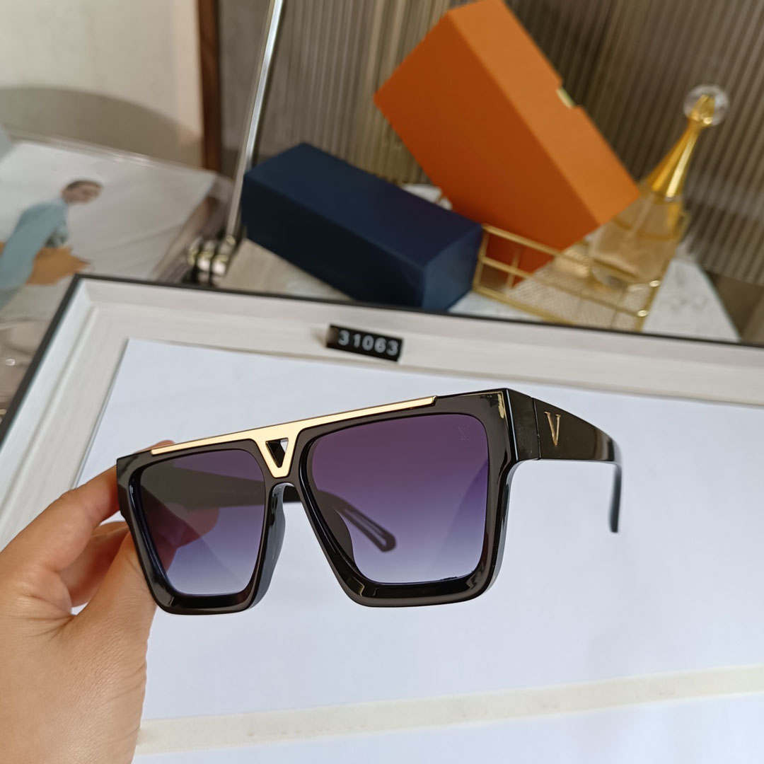 Luxury Designer Women and Men Glasses Outdoor beach sunglasses Fashion Sunglasses Full Frame classic glasses very nice