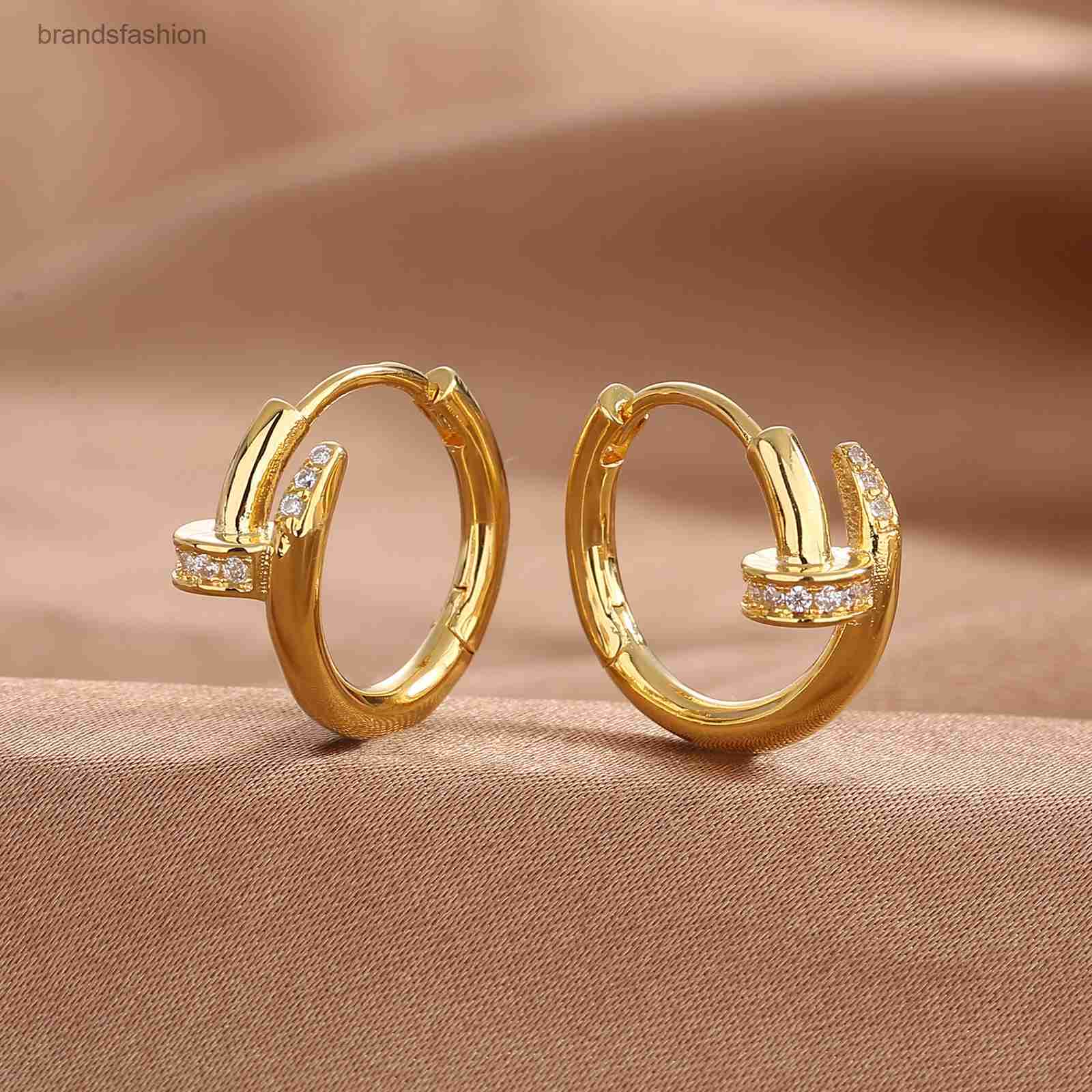 classiques boucles d'oreilles à ongles lettre C en acier titane pour femmes, bijoux de luxe, cerceau femme fille or, vente en gros, ne se décolor