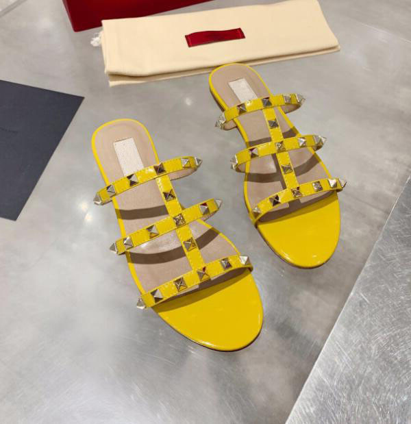 Top Designer Slippers Womens Flat Sandals Summer Beach Brand Casual Classic Outdoor Womens Leather Rivet Slippers With Shoebox-image-978608110