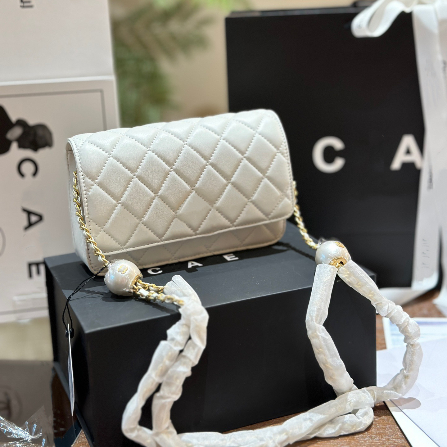 2024 New Backpack Women&#039;s White Bag Pink Black Designer Bag Chain Decoration Diamond Pattern Student Bag-image-978569449